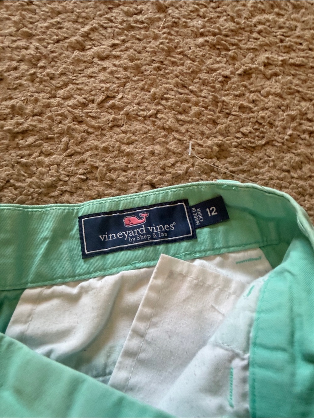 Boys vineyard Vines shorts - Picture 2 of 3